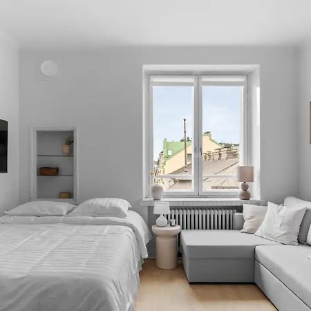 By Market Square & Cathedral Daire Helsinki