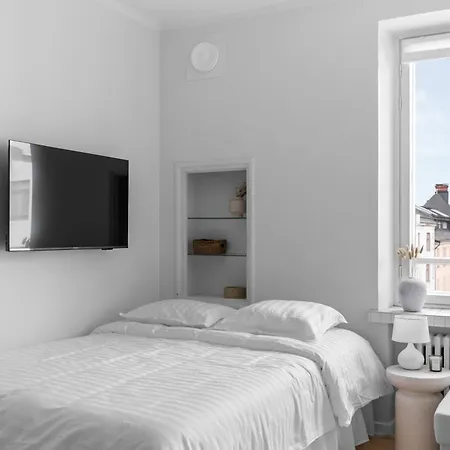 Апартаменты By Market Square & Cathedral